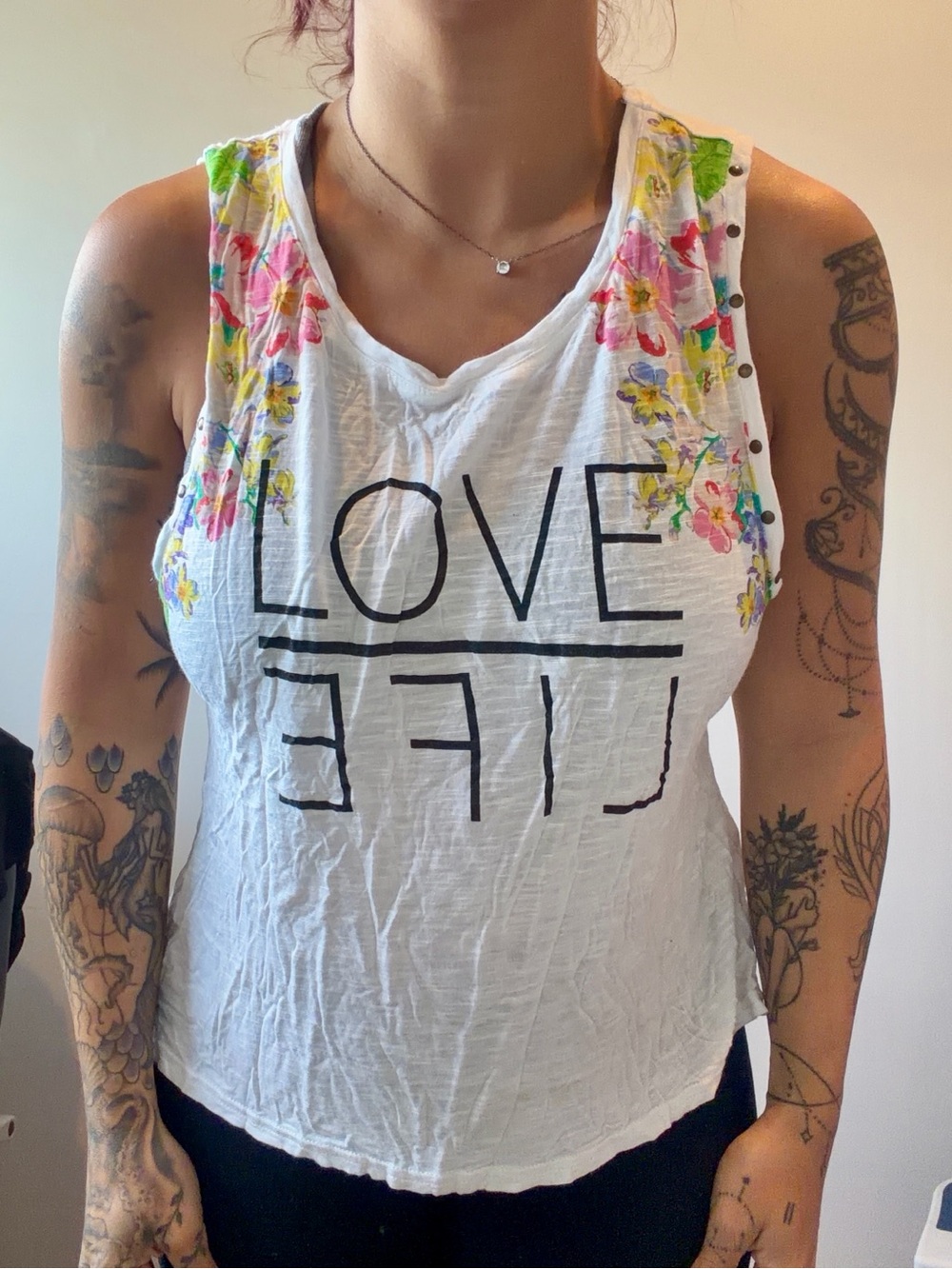 Seventeen Love Life White w/ Floral Womens Large Tank Top Sleeveless Round Neck